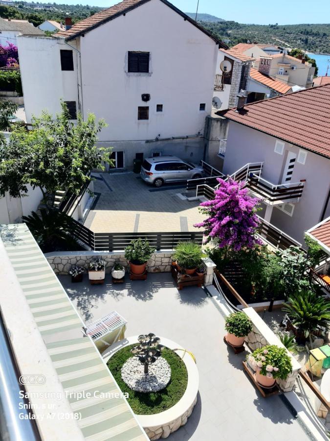-Villa Sjor -Primosten-Apartmani- Has 2 Large Apartments And 2 Smaller Ones -Primosten Lokvice 6 Exteriér fotografie