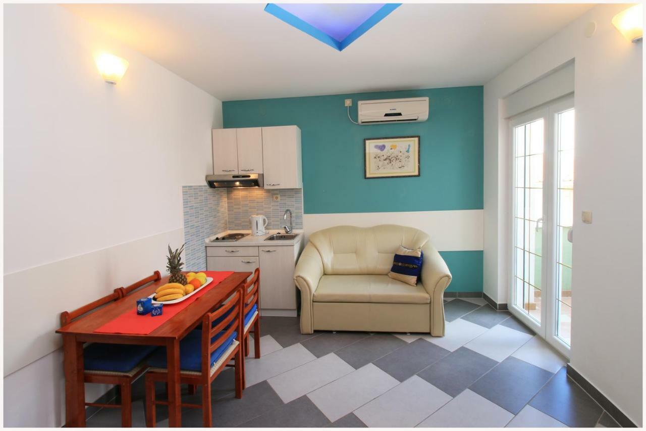-Villa Sjor -Primosten-Apartmani- Has 2 Large Apartments And 2 Smaller Ones -Primosten Lokvice 6 Exteriér fotografie
